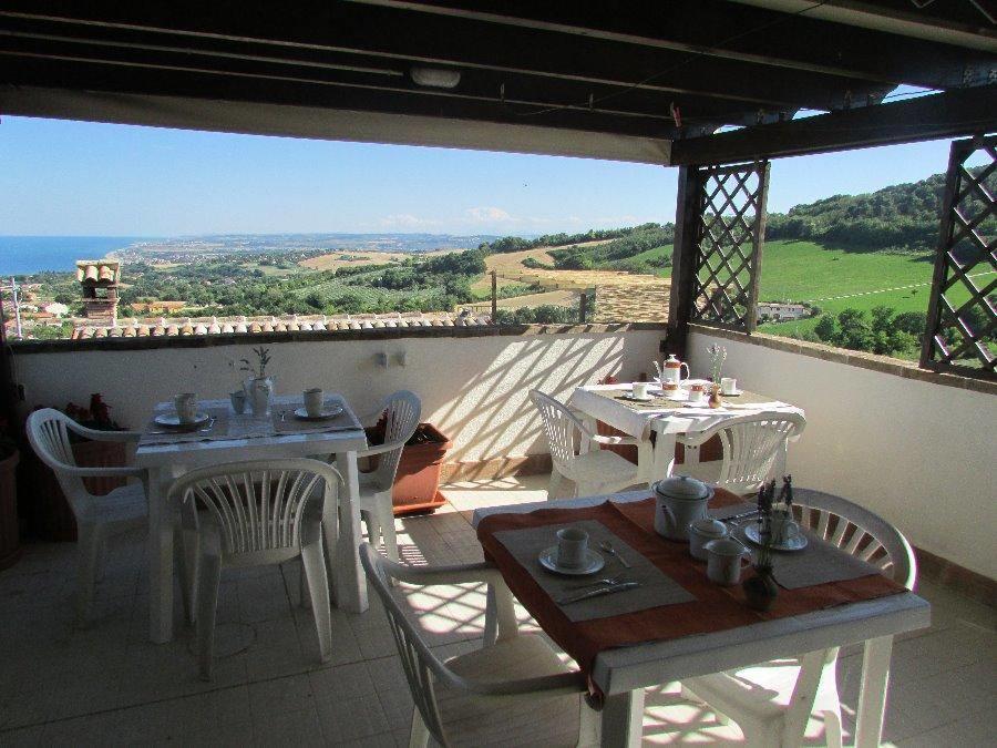 B&B A Casa Mia Sirolo Eksteriør billede